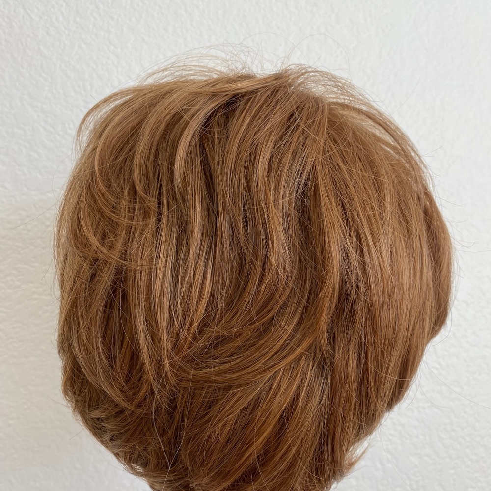 Wigs short cut. 25$ new, newer used. Custom order. Canada.